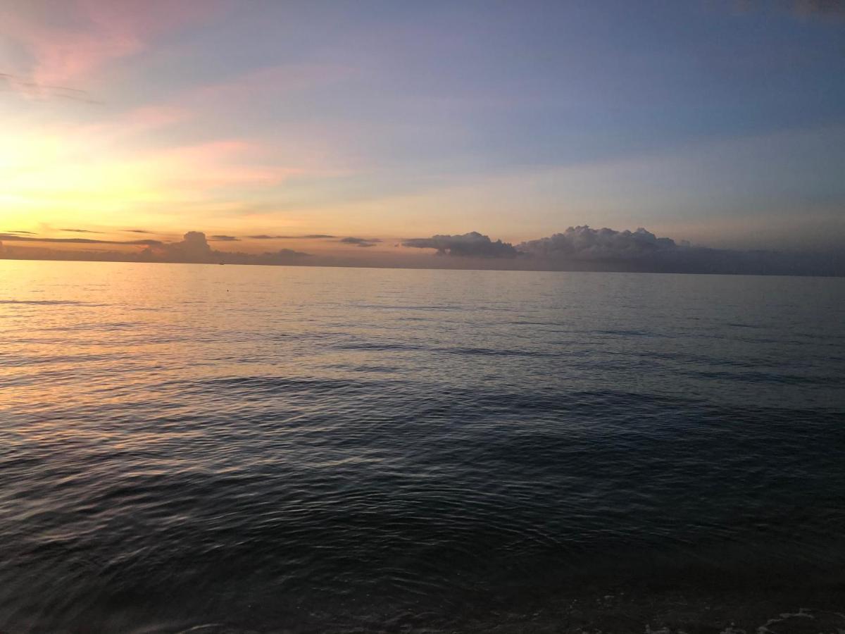 Marriott White Sands, Beachfront Condo At Negril Beach Club Exterior foto