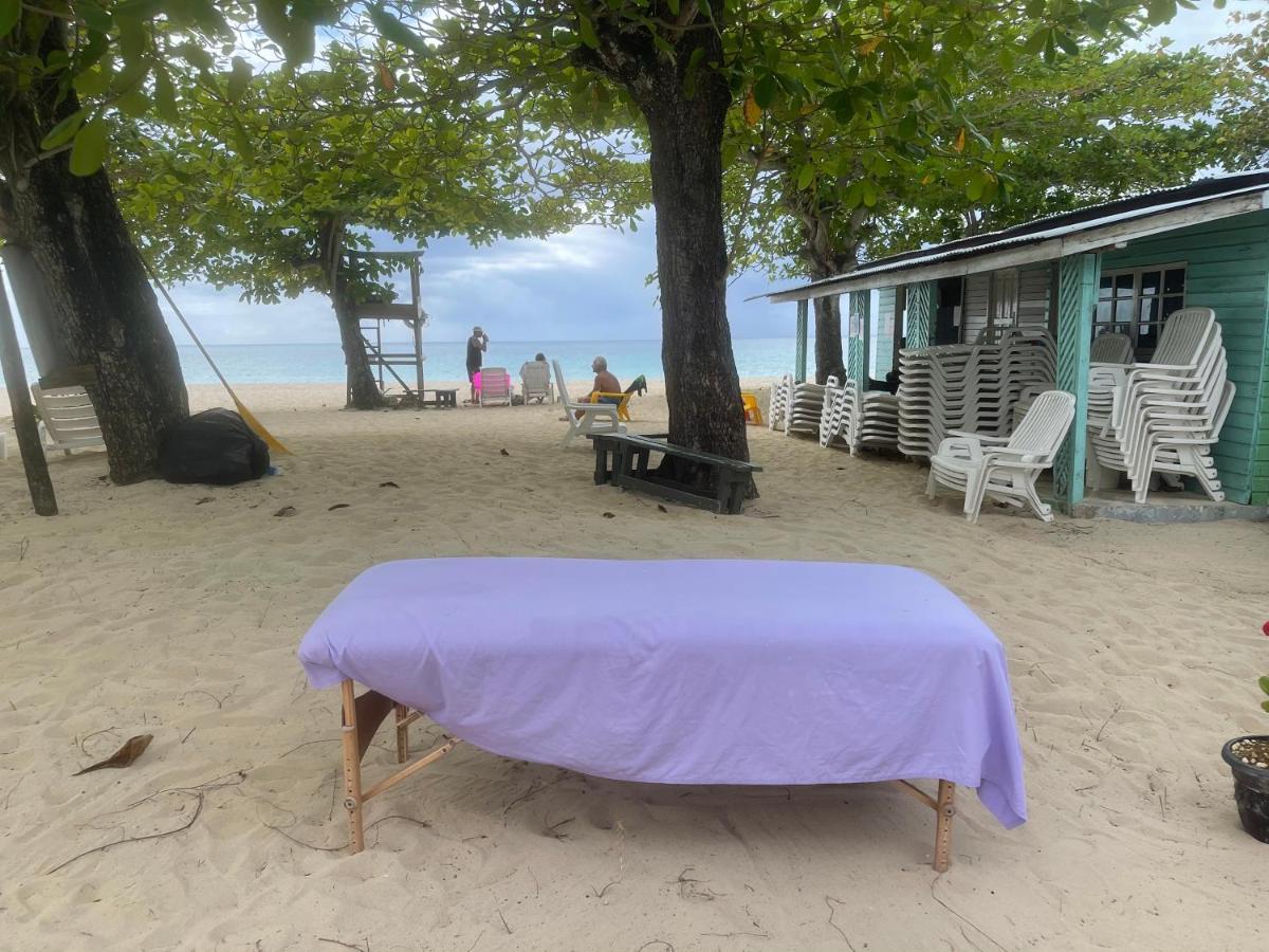 Marriott White Sands, Beachfront Condo At Negril Beach Club Exterior foto